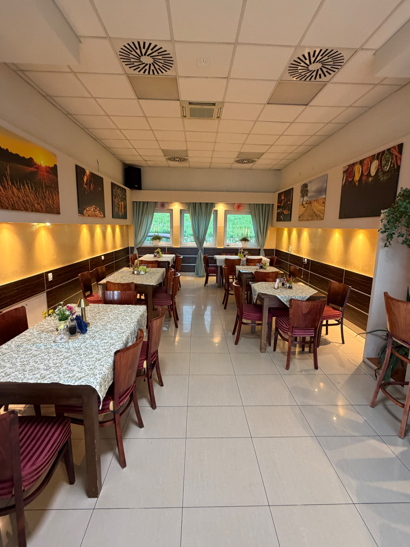 Wnętrze restauracji Piec i Pole